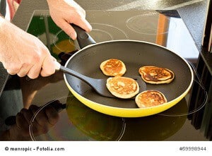 pfanne und pfannkuchen