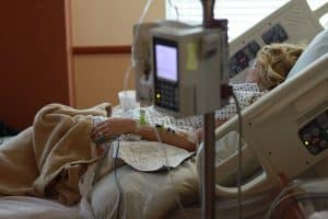 Die Überwachung betroffener Patienten ermöglicht schnelles Handeln bei einer Verschlechterung. (Quelle: Parentingupstream (CC0-Lizenz)/ pixabay.com)