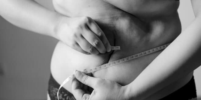 Bauch, Maßband, schwarz-weiß